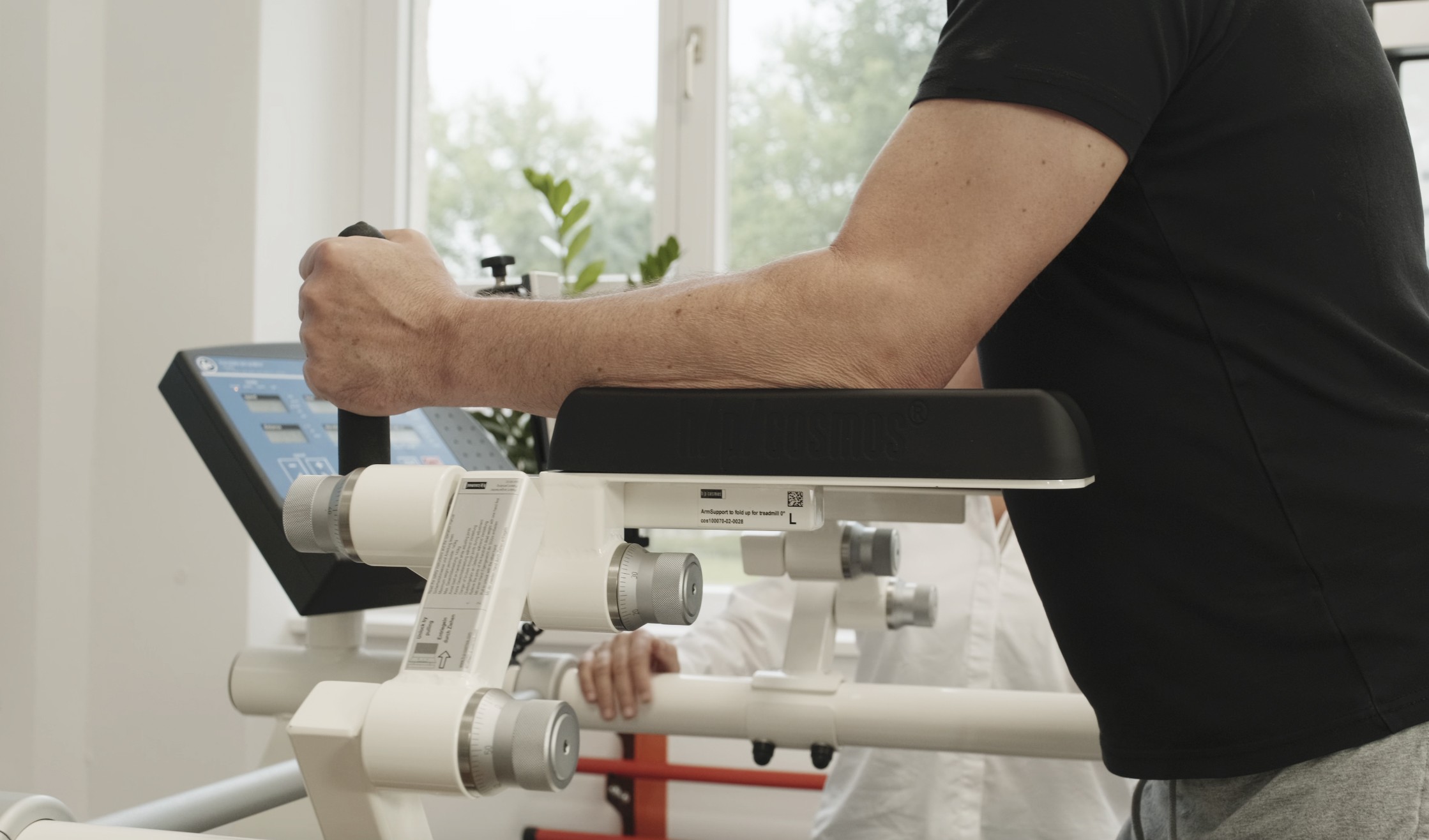 Armstützen mit Skala+Gelenk für Laufband	