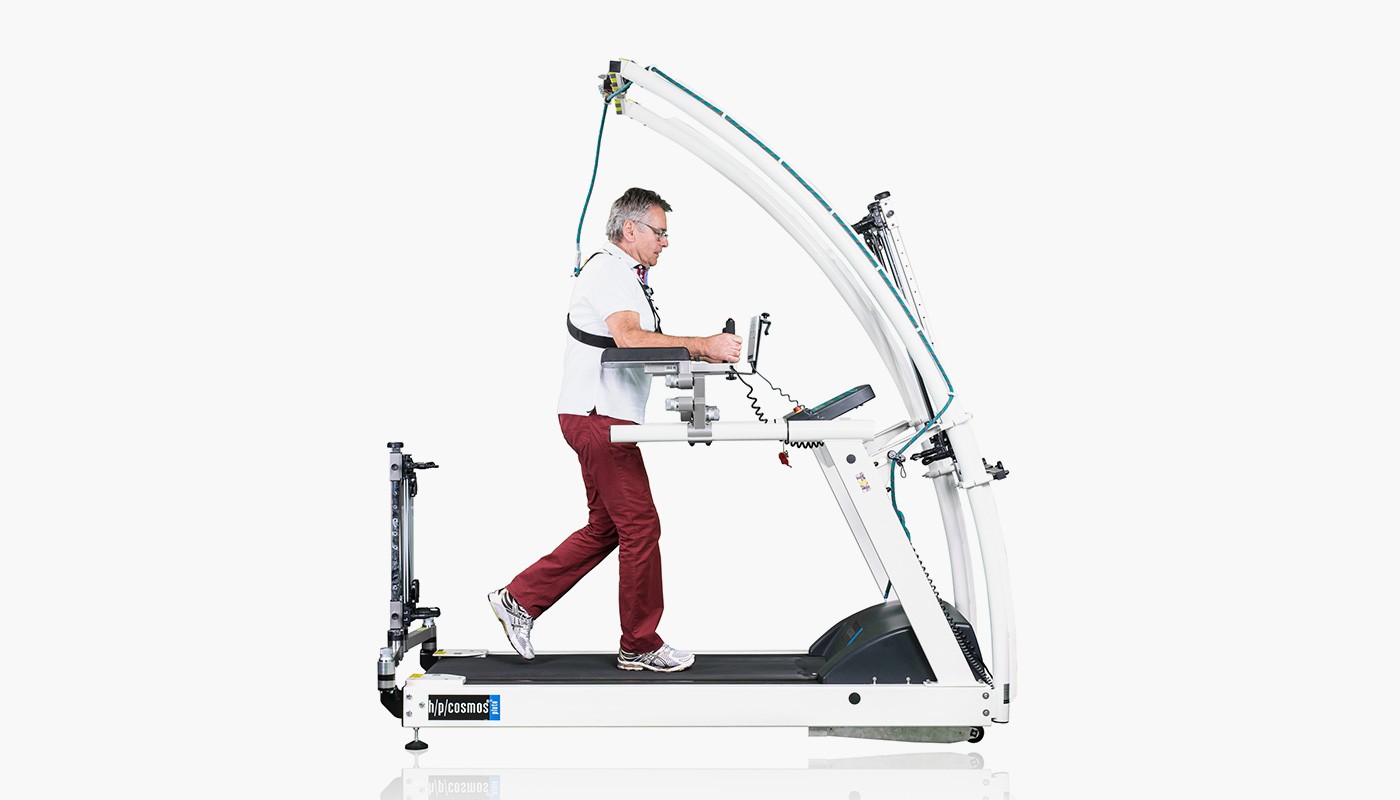 Treadmill h/p/cosmos pluto med with safety bar, adjustable armrests and robowalk expander