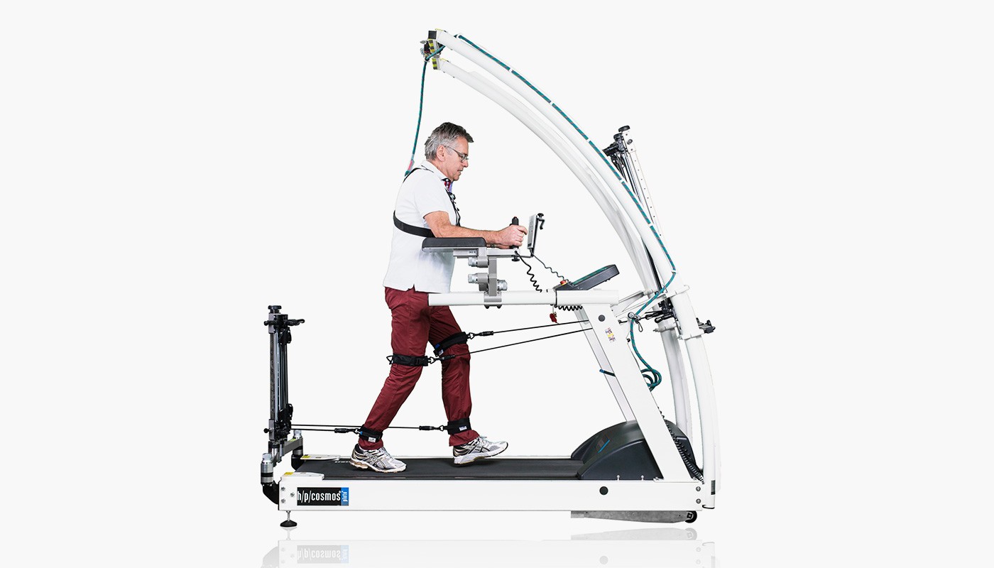 Treadmill h/p/cosmos pluto med with safety bar, adjustable armrests and robowalk expander