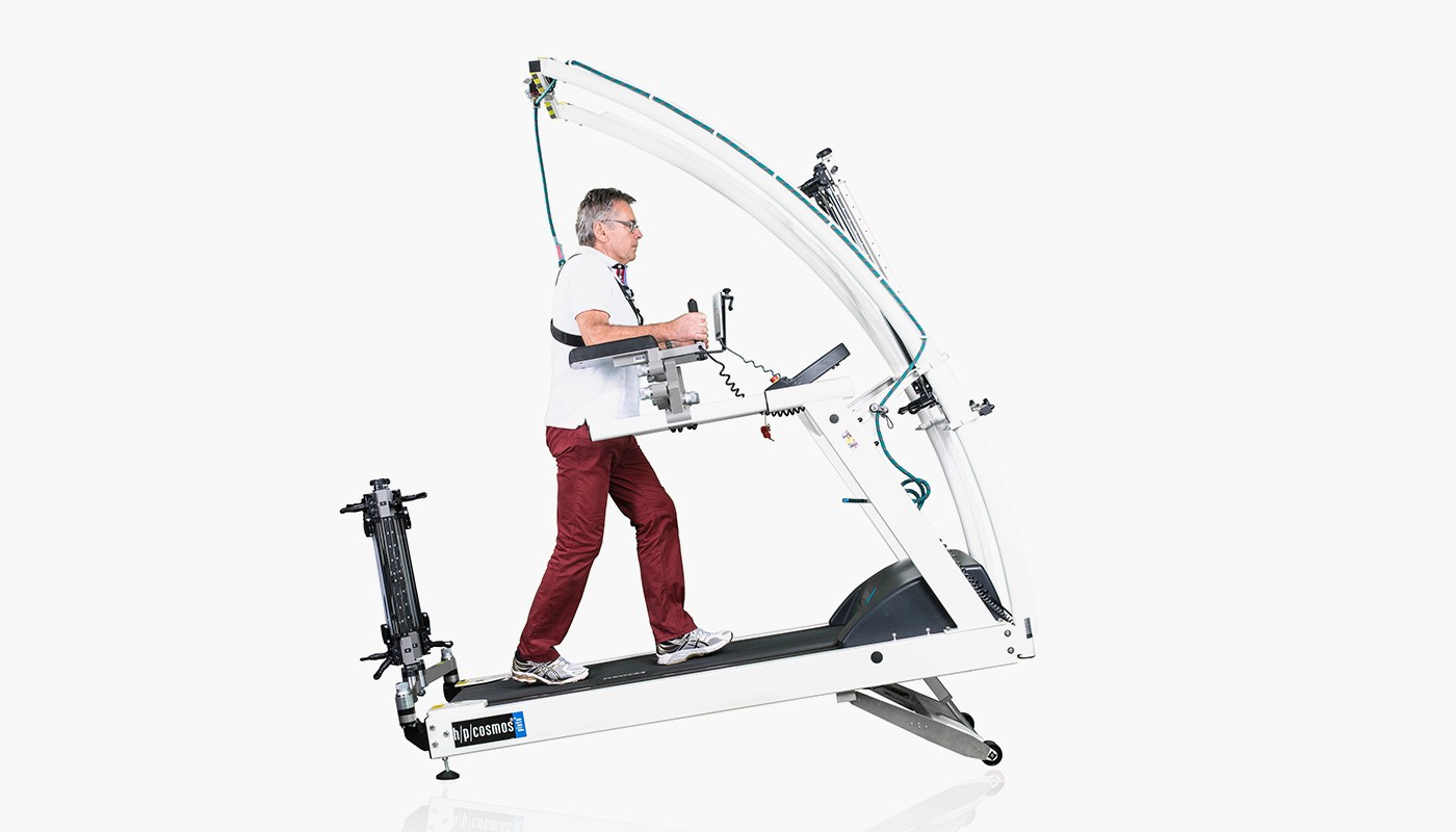 Treadmill h/p/cosmos pluto med with safety bar, adjustable armrests and robowalk expander