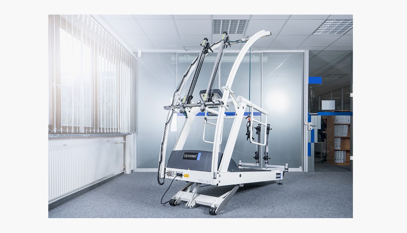 h/p/cosmos treadmill pluto with paediatric handrail