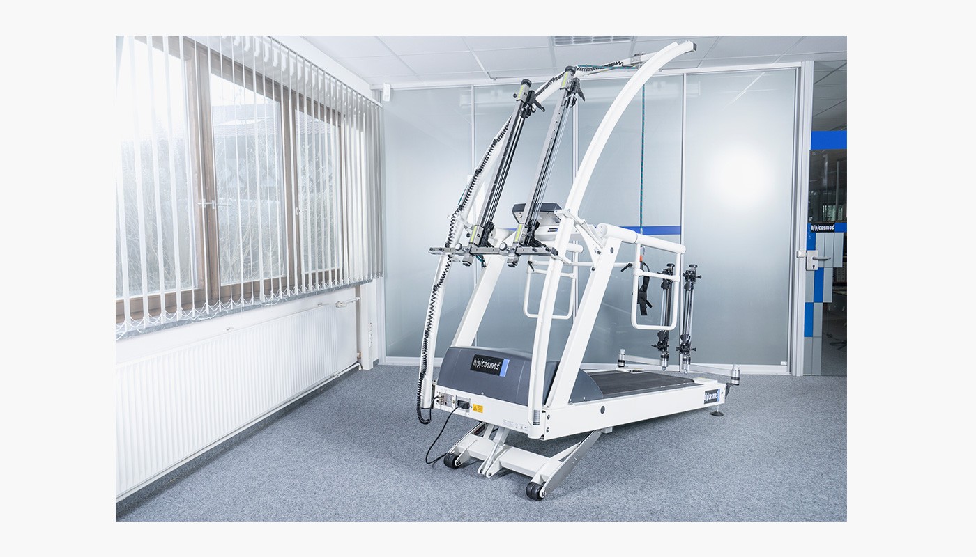 h/p/cosmos treadmill pluto with paediatric handrail