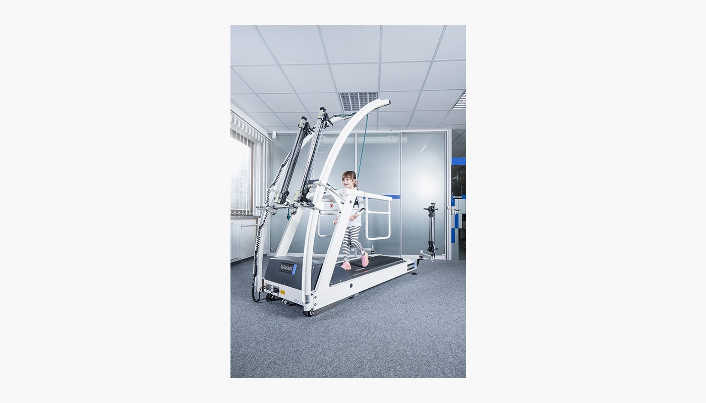h/p/cosmos treadmill pluto with paediatric handrail