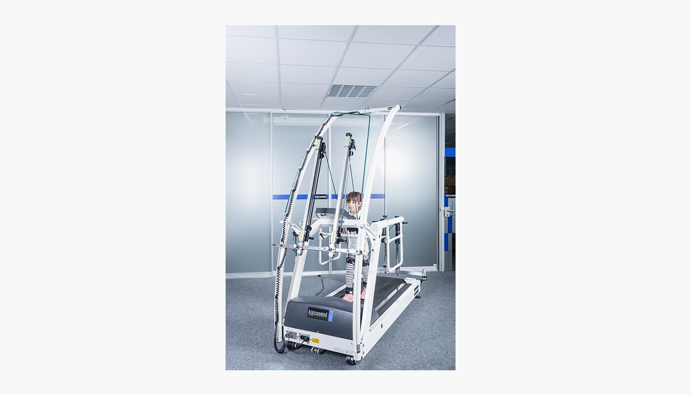 h/p/cosmos treadmill pluto with paediatric handrail